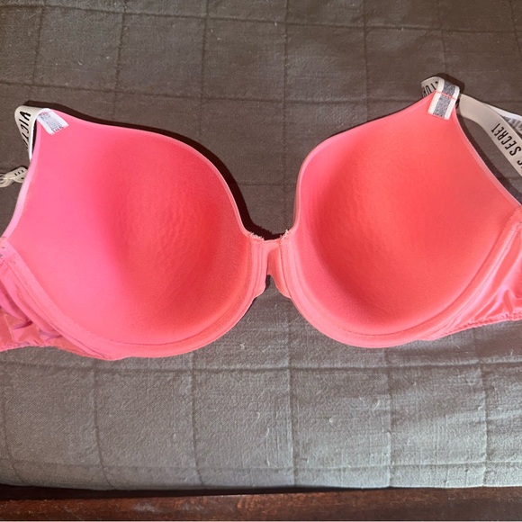 VS TShirt Bra - Picture 2 of 4